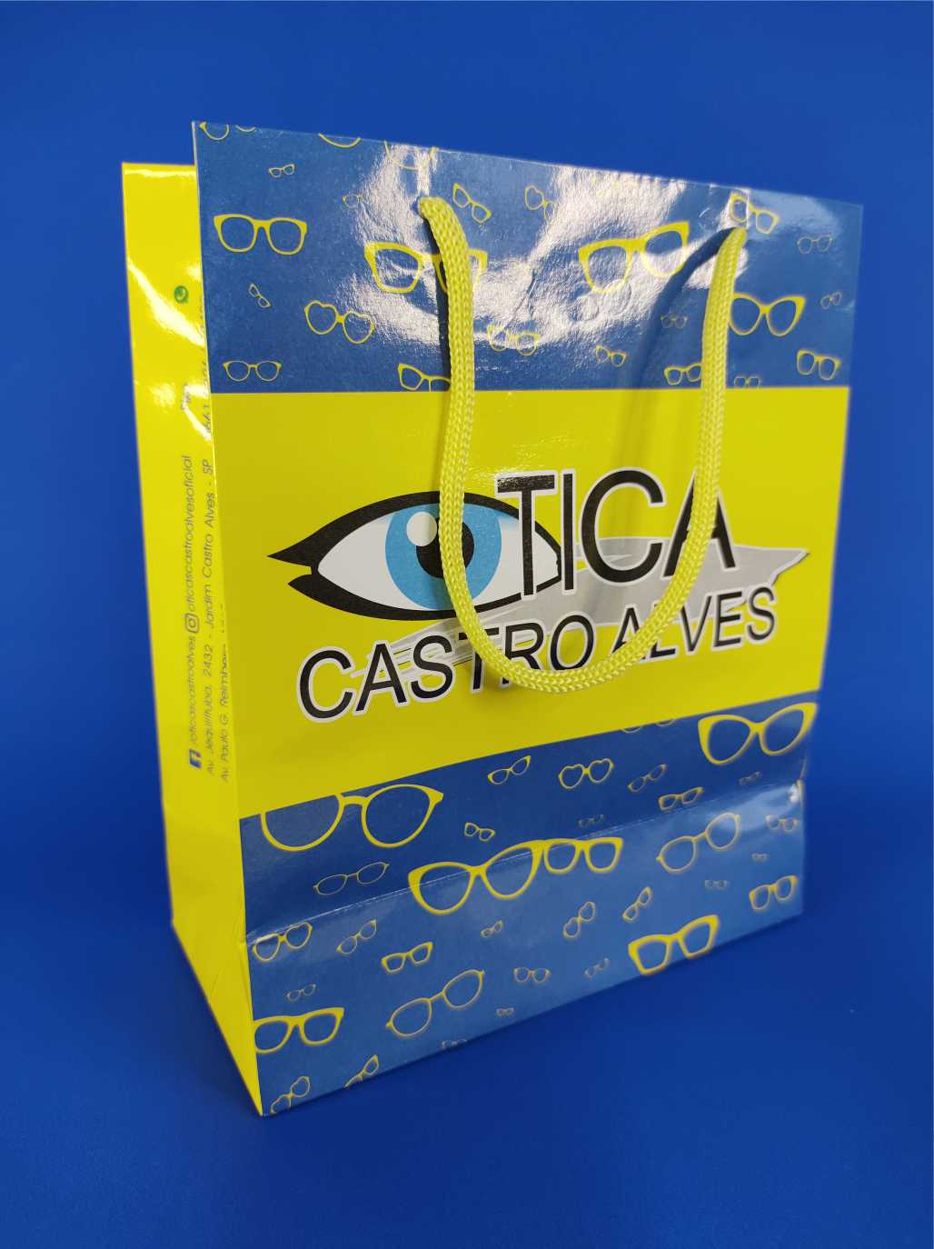 Sacola de Papel Laminada 150grs  Tam.18x22x9 