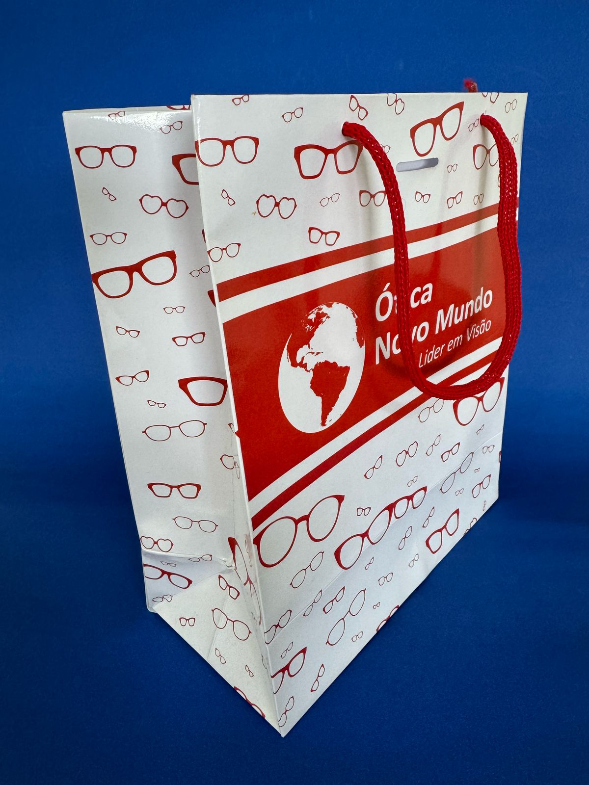 Sacola de Papel Laminada  150grs Tam. 18x22x9  